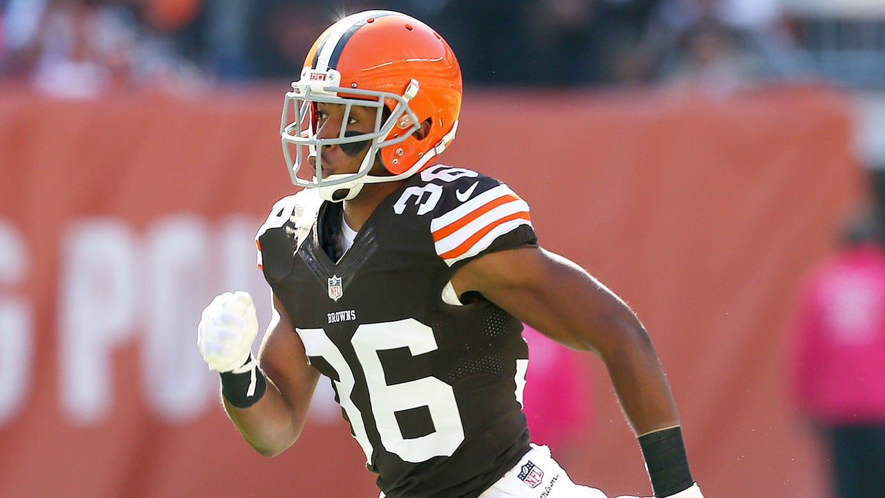 Undrafted rookie Williams keeping top pick Gilbert on bench